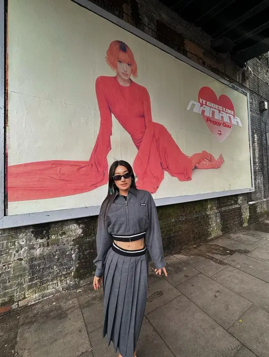 Lagunya, Nanana viral di TikTok dan membuat orang ketagihan mendengarkannya. [Instagram @peggygou_]