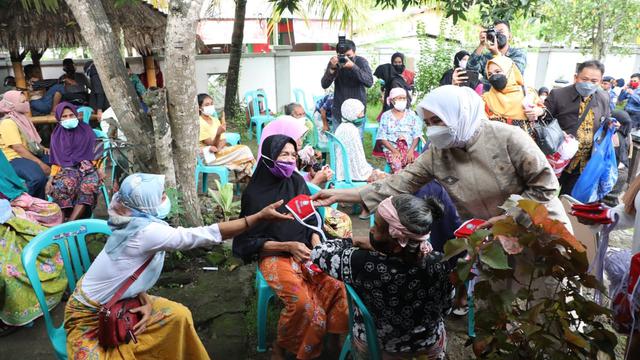 OASE Kabinet Indonesia Maju Salurkan Bantuan Makanan Bergizi bagi Masyarakat di NTB 