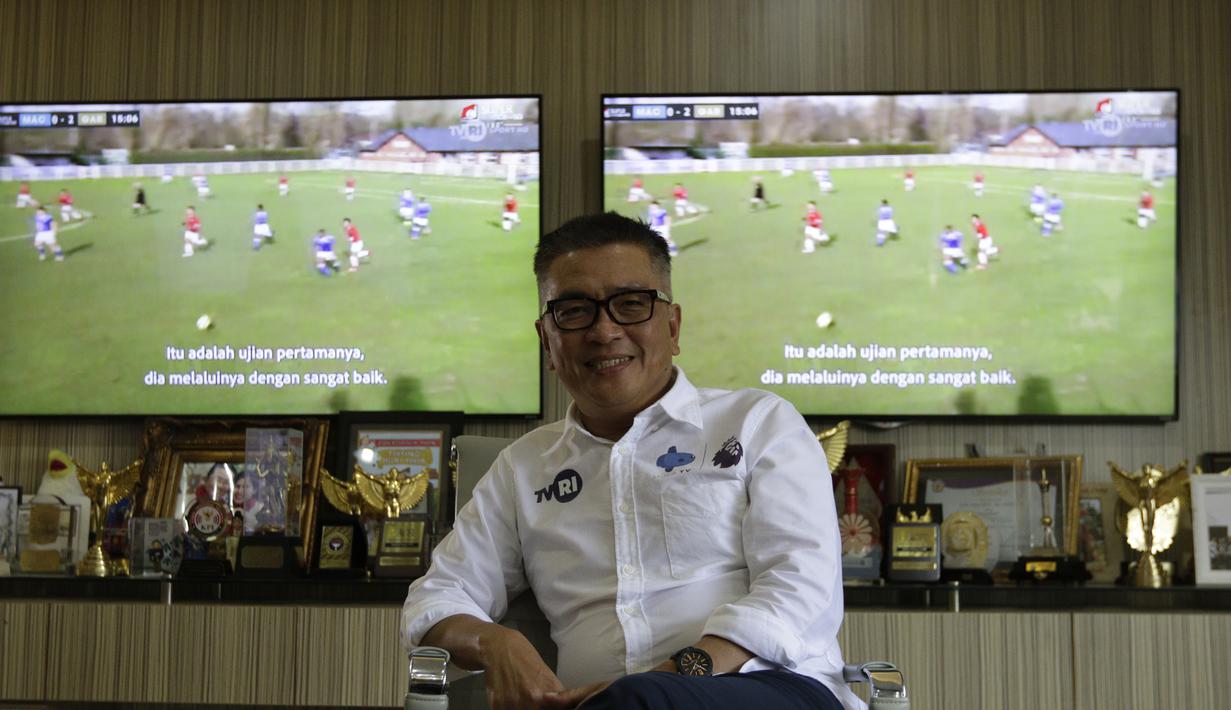 Dirut TVRI, Helmi Yahya, saat ditemui di Kantor TVRI, Senayan, Jakarta, Rabu (31/7). TVRI secara resmi akan menjadi official broadcaster partner untuk penayangan Liga Inggris musim depan.(Bola.com/M iqbal Ichsan)