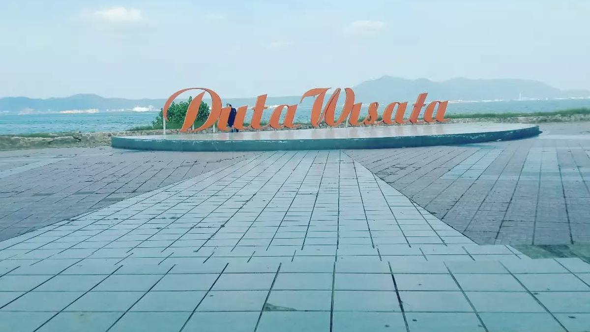 Pesona Tersembunyi Pantai Duta Wisata, Surga Liburan Keluarga Terdekat dari Bandar Lampung!