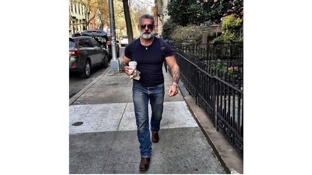 Gaya 7 Lansia Bak Anak Muda