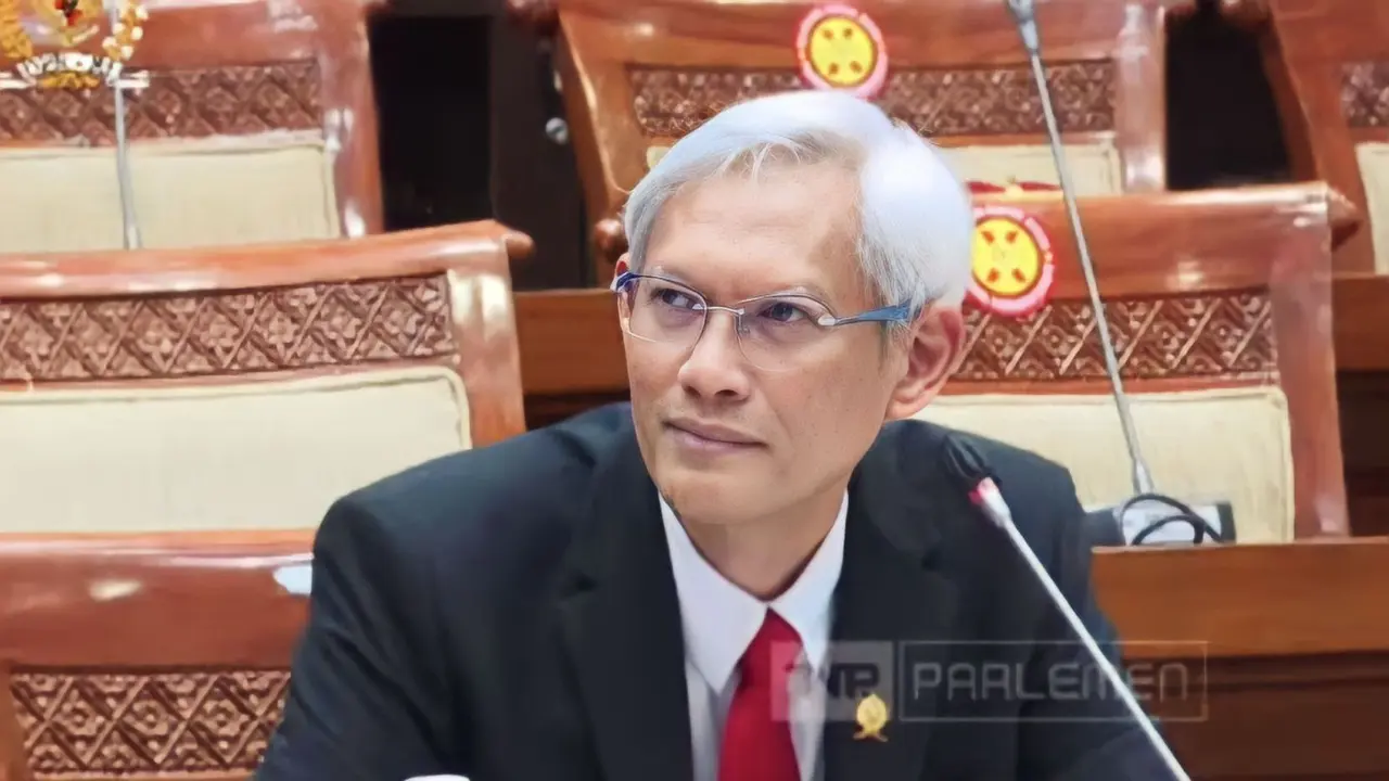Calon hakim agung Triyono Martanto mengikuti fit and proper test di Komisi III DPR RI.