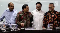 Ketua DPD Oesman Sapta Odang (kedua kanan) bersma Ketua KPU RI Arief Budiman (kanan) Ketua Bawaslu Abhan (kedua kiri) dan Wakil Ketua DPD Nono Sampono (kiri) saat pertemuan DPD dengan KPU dan Bawaslu, Jakarta, Selasa (24/7). (Liputan6.com/Johan Tallo)