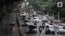 Kepadatan arus kendaraan saat melintas di by pass Jalan Ahmad Yani, Jakarta, Rabu (13/5/2020). Meningkatnya jumlah kendaraan pribadi disebabkan oleh banyaknya warga yang beralih dari moda transportasi umum guna menghindari penyebaran virus corona COVID-19. (merdeka.com/Iqbal S. Nugroho)