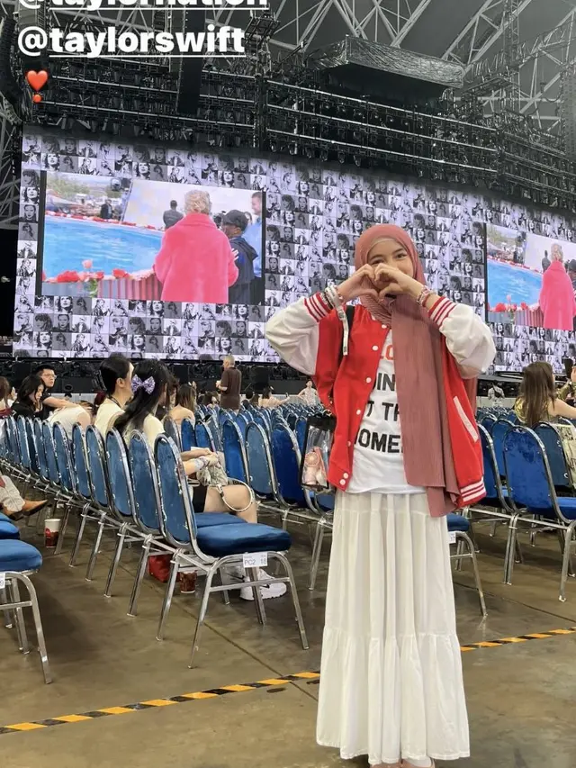 7 Potret Kebersamaan Marshanda dan Sienna Nonton Konser Taylor Swift di Singapura