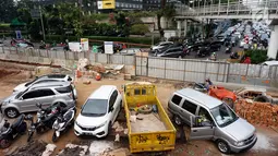 Suasana di lokasi pembangunan Spot Budaya di Dukuh Atas, Jakarta, Selasa (14/5/2019). Pembangunan Spot Budaya tersebut dilakukan guna menciptakan ruang ekspresi budaya di Ibu Kota. (Liputan6.com/Johan Tallo)