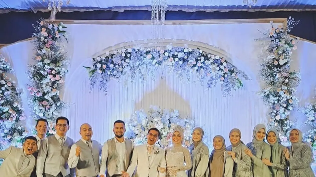Para artis di pernikahan Sahrul Gunawan dan Dine Mutiara (Foto: Instagram dude2harlino)