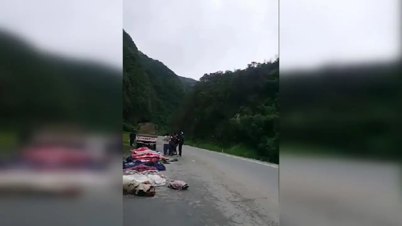 Kecelakaan bus di Bolivia menewaskan 20 orang penumpang.