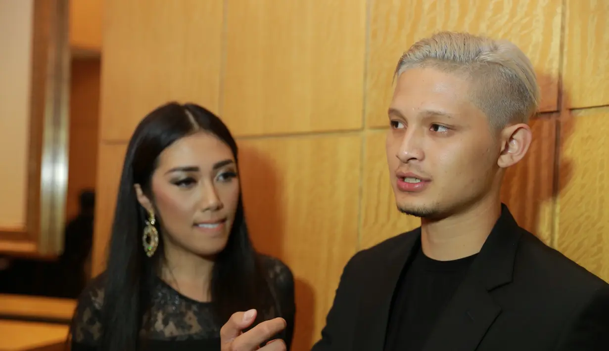 "Selama saya punya pacar, belum pernah saya mengenalkan langsung ke tante saya, orang yang sakral buat saya. Apalagi ke rumah papa saya belum pernah. Baru Picci" ujar Syamsir di Hotel Mulia, Jakarta Pusat, Sabtu (23/1/2016). (Galih W. Satria/Bintang.com)