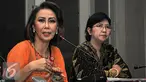 Dua srikandi Panitia Seleksi (Pansel) Calon Pimpinan KPK yakni Ketua Pansel Destri Damayanti dan salah satu anggotanya Yenti Garnasih mendatangi Bareskrim Mabes Polri, Jakarta, Jumat (31/7/2015). (Liputan6.com/Yoppy Renato)