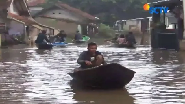 Banjir luapan Sungai Citarum yang merendam pemukiman warga di Kabupaten Bandung, Jawa Barat, pada Minggu pagi belum juga surut.