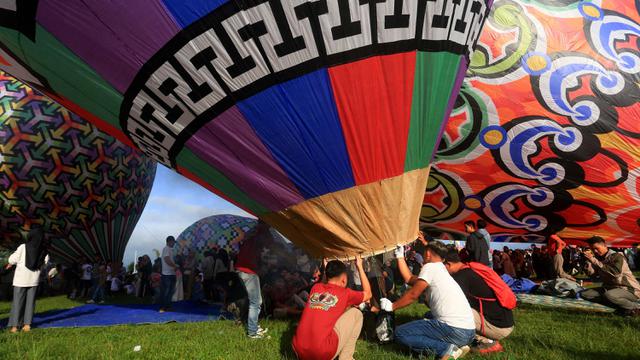 Warna-warni Balon Udara di Festival Wonosobo 2024