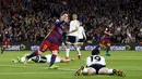 Penyerang Barcelona, Lionel Messi melakukan selebrasi usai mencetak gol kegawang Valencia di pertandingan liga Spanyol di Camp Nou stadium (18/4). Valencia menang atas Barcelona dengan skor 2-1. (REUTERS / Albert Gea)