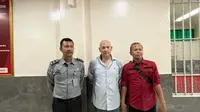 Ini Penampakan Anak Bos Prodia saat Dilimpahkan ke Kejari Jakarta Selatan