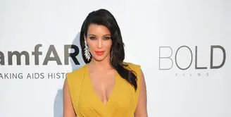 Cerita hidup Kim Kardashian memang tak ada habisnya. Belakangan dikabarkan Kim mengidap penyakit aneh yang cukup serius dan tidak diketahui nama dan penyebab dari penyakitnya itu. (AFP/Bintang.com)