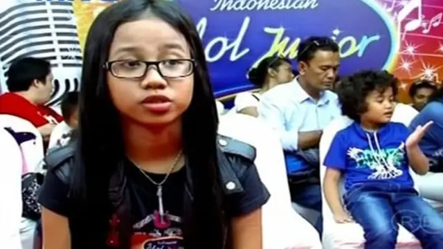 6 Potret Mayang Adik Vanessa Angel saat Audisi Indonesian Idol Junior 2014, Bak Rocker