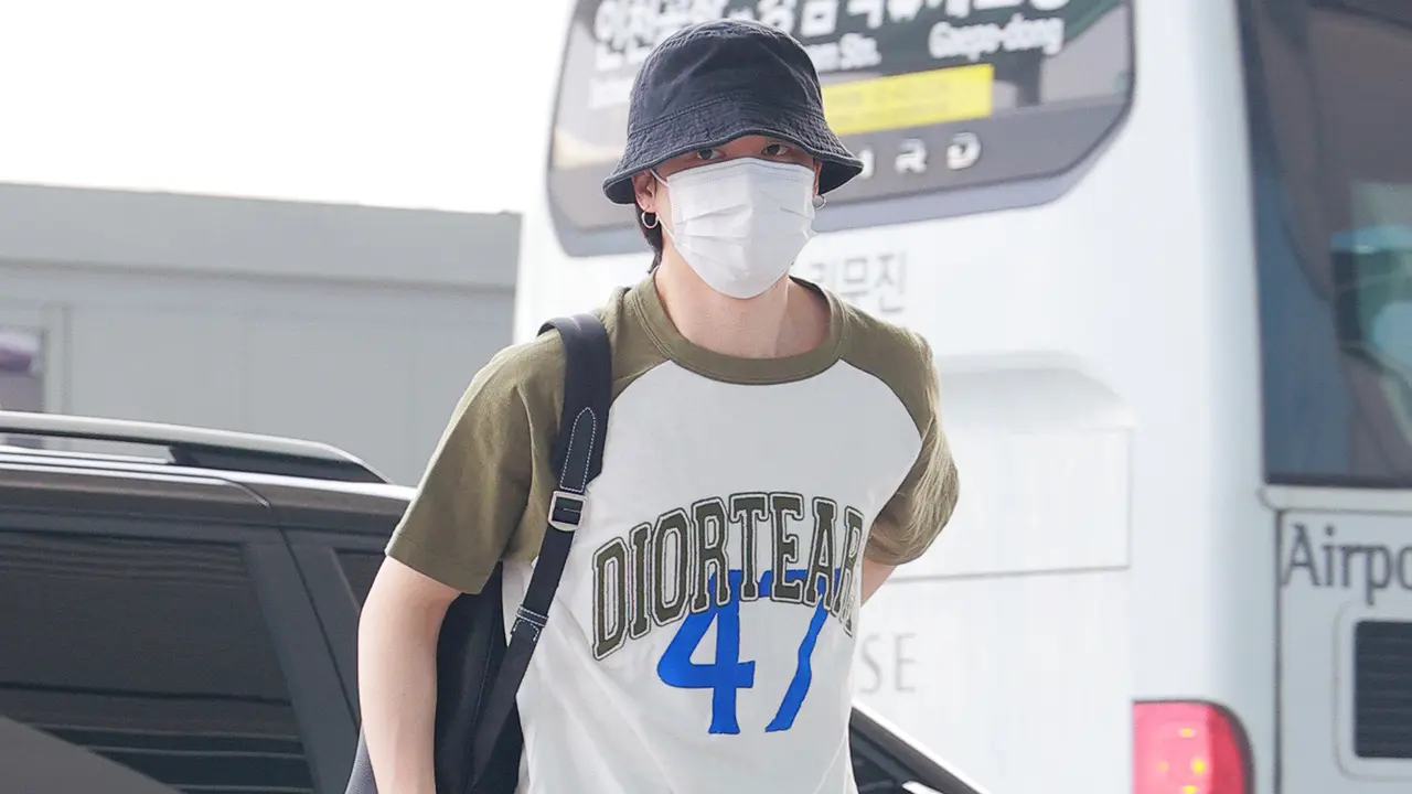 Tampilan Terbaru Jimin BTS di Bandara