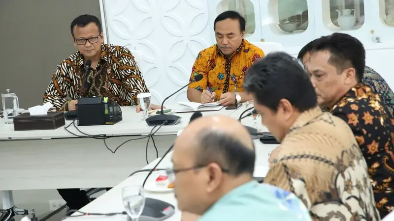 Menteri Kelautan dan Perikanan Edhy Prabowo menerima audiensi perwakilan Shrimp Club Indonesia (SCI), Petambak Muda Indonesia (PMI), dan Asosiasiasi Pengusaha Pengolah dan Pemasar Hasil Perikanan Indonesia (AP5I). (Dok KKP)