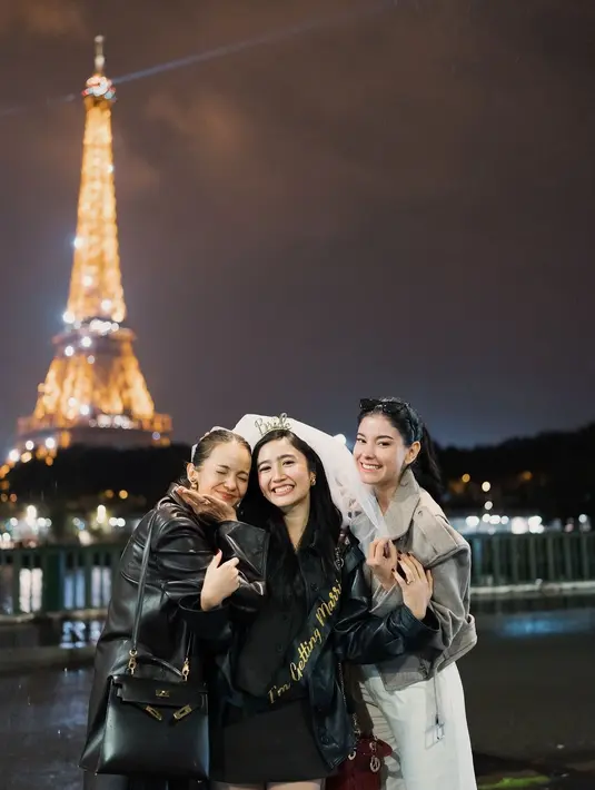 Jelang hari pernikahan, Enzy Storia dan Medina Dina beri kejutan bridal shower untuk Febby Rastanty [@medinadinaaa]
