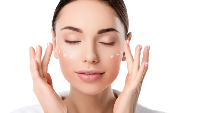 Trik Menghapus Makeup Mata Waterproof yang Tepat, Aman dan Tidak Bikin Iritasi