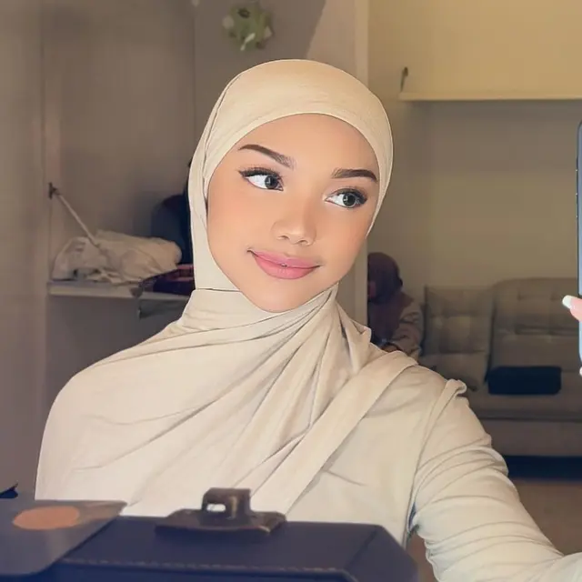 Kenakan Tampil Anggun dengan Hijab di 'SANTRI PILIHAN BUNDA', Naura Ayu Banjir Pujian (instagram)