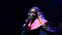 Rapper Azealia Banks tampil di Paris  April 12, 2025. (Xavier GALIANA / AFP)