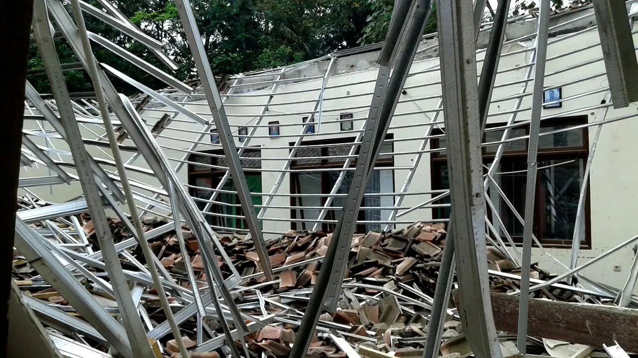 Baru Berusia 2,5 Tahun, Aula Kantor Disdik Ambruk