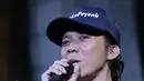 Abdee yang baru saja melakukan operasi ginjal pada bulan November 2016 lalu sama sekali tidak ikut andil di album ‘Palalopeyank’ ini. Lantaran hal itu, Slank mendedikasikan album ini untuk Abdee. (Galih W. Satria/Bintang.com)