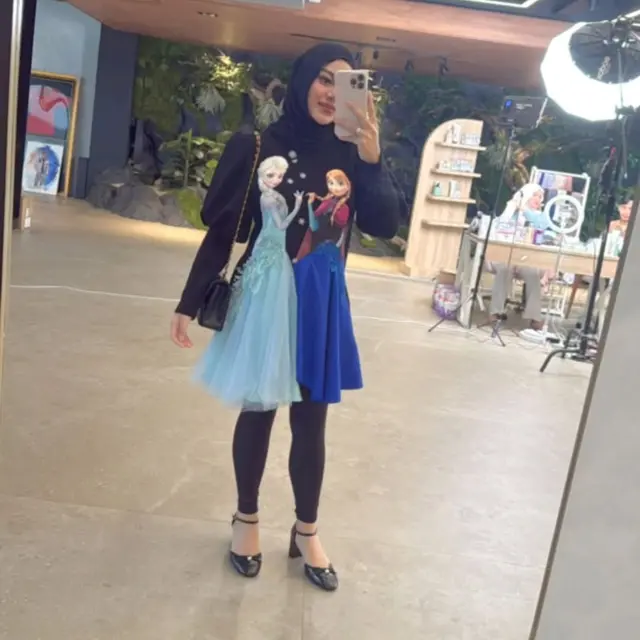 8 Gaya Selvi Ananda, Geng Cendol, hingga Aaliyah Massaid di Pesta Ulang Tahun Bertema Disney Princess Anak dr. Feni Nugraha