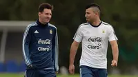Dua striker tim nasional Argentina, Lionel Messi (kiri) dan Sergio Aguero (kanan). (AFP/Eitan Abramovich)