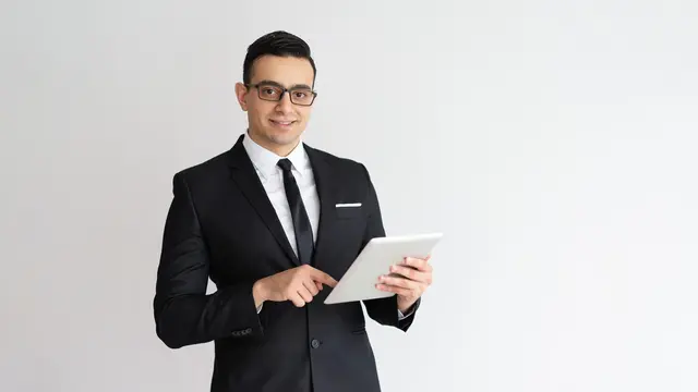 Pria Berwawasan Luas