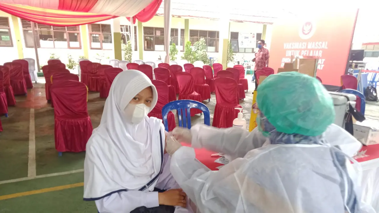 Vaksinasi COVID-19 bagi pelajar di Balikpapan.
