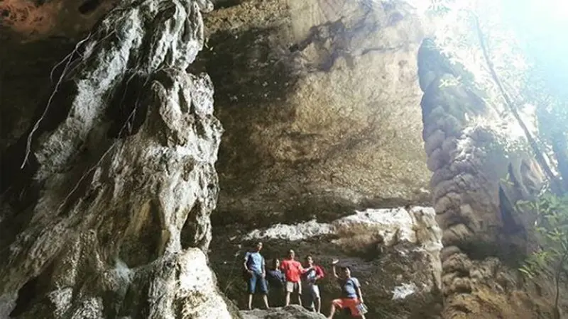 Gua Batu Cermin Labuan Bajo