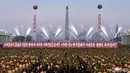 Foto yang dikeluarkan Kantor Berita Pusat Korea Utara pada tanggal 2 Desember 2017 menunjukkan tentara Korea Utara dan warga Pyongyang merayakan deklarasi Korea Utara usai uji coba peluncuran rudal antar benua atau balistik. (AFP/KCNA VIA KNS)