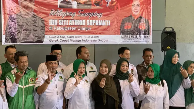 Istri capres Ganjar Pranowo, Siti Atikoh bersilaturahmi dengan jajaran pengurus partai politik pengusung Ganjar-Mahfud di Cianjur, Jawa Barat, Senin (4/12/2023).