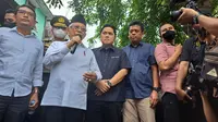 Wakil Presiden Ma’ruf Amin dan Menteri BUMN Erick Thohir meninjau lokasi kebakaran Depo Pertamina Plumpang, Jakarta Utara, Sabtu (4/3/2023) (Lydia Fransisca/Merdeka.com)