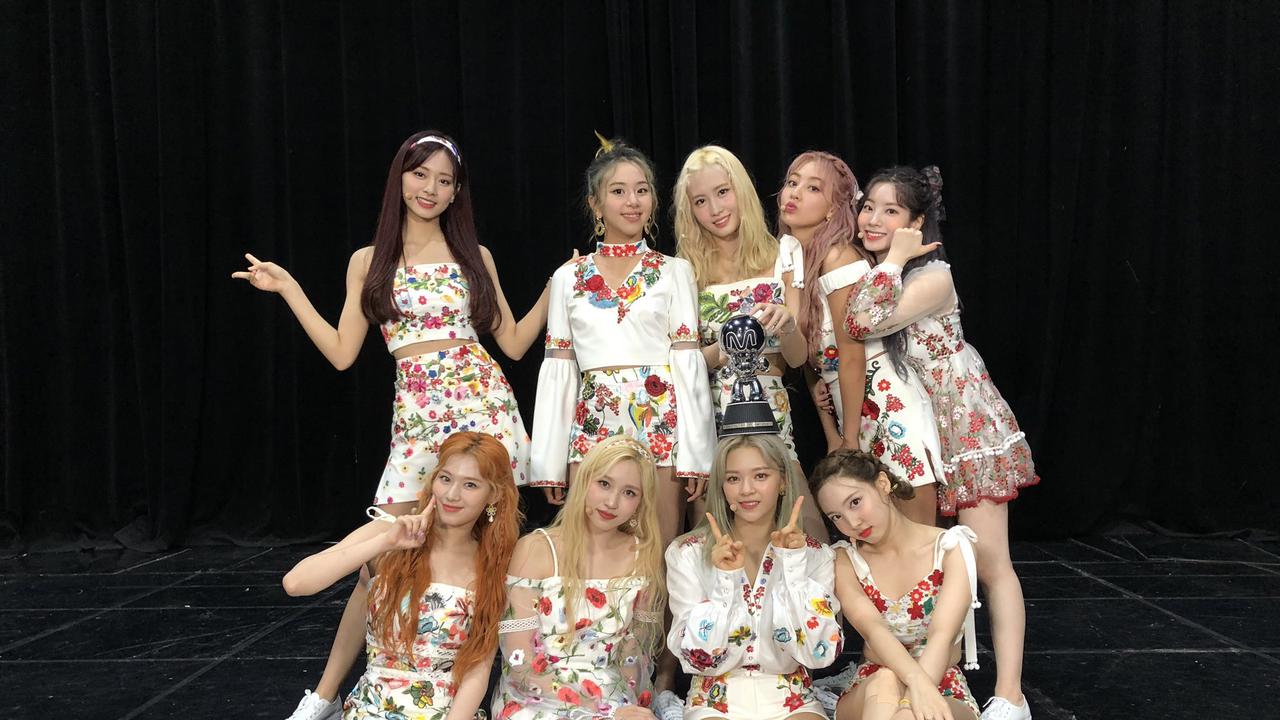 Twice (Twitter/ JYPETWICE)