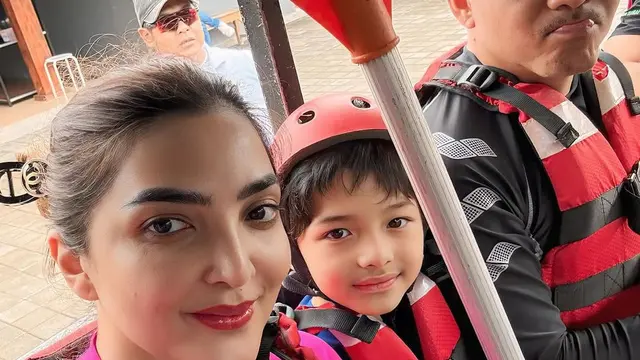 Momen Seru Liburan Keluarga Anang Hermansyah di Bali. (instagram/ashanty_ash, instagram/ananghijau, instagram/queenarsy, instagram/arsya.hermansyah)