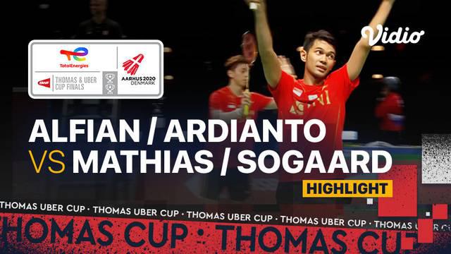 Berita video highlights pertandingan keempat Indonesia vs Denmark di semifinal Piala Thomas 2020, di mana Fajar Alfian / Muhammad Rian Ardianto memastikan Tim Merah Putih ke partai final menghadapi China, Sabtu (16/10/2021) malam hari WIB.