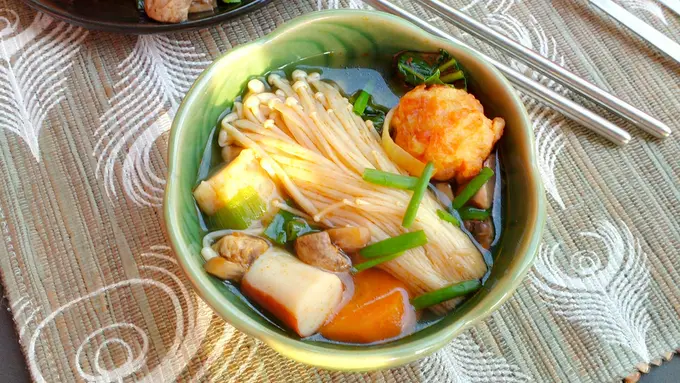 sop jamur enoki bakso seafood