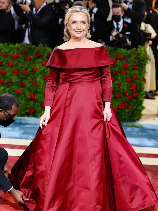 Penampilan Hillary Clinton di Met Gala 2022