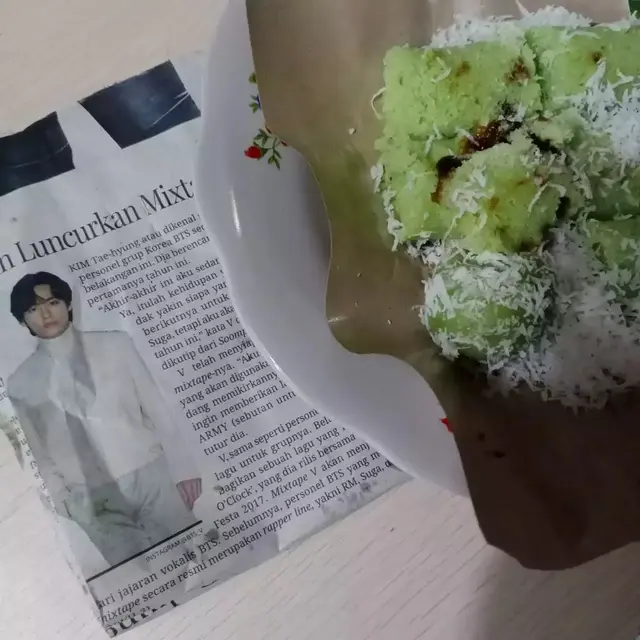 6 Potret Koran untuk Bungkus Makanan Ini Tulisannya Bikin Salah Fokus
