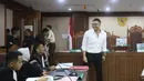 Sidang digelar di Pengadilan Negeri Jakarta Pusat (PN Jakpus), Jakarta, Kamis (8/1/2026). Tampak dalam foto, terdakwa kasus dugaan peredaran narkotika di Rumah Tahanan (Rutan) Salemba, Ammar Zoni, saat tiba untuk menjalani sidang lanjutan di Pengadilan Negeri Jakarta Pusat (PN Jakpus), Jakarta, Kamis (8/1/2026). (Kapanlagi.com/Budy Santoso)