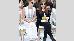 Rambut bintang "Twilight" itu kini berubah menjadi lebih pendek dan ditata dengan gaya asimetris serta berwarna kemerahan dengan gaya poni menyamping, Rabu (9/7/14). (Daily Mail)
