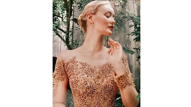 6 Potret Terbaru Polly Alexandria, Bule Cantik yang Dinikahi Pria Muntilan