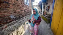 Kemarau Panjang Paksa Warga Cilegon Andalkan Mata Air di Hutan