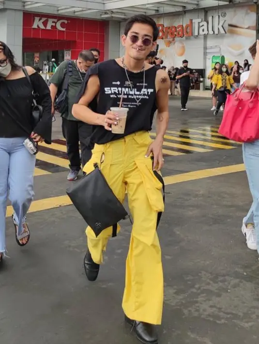 Perubahannya ini sempat membuat banyak orang pangling. Banyak orang yang memuji profesionalitas Bio One sebagai aktor karena tampil begitu totalitas. (Instagram/bojvoej).