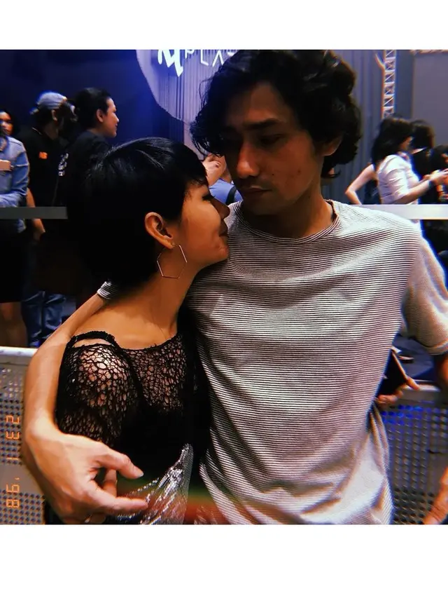 6 Potret Revaldo AADC dengan Sang Istri, Romantis Meski Beda Keyakinan