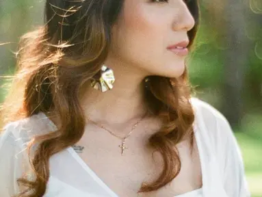 Sheila Marcia Joseph dikenal sebagai aktris film dan sinetron serta model. Aktif sejak 2004, kecantikan wanita yang kini berusia 32 tahun itu seolah tak luntur. (Liputan6.com/IG/itssheilamj)