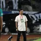 Pelatih Persib Bandung, Djajang Nurdjaman. (Bola.com/Nicklas Hanoatubun)